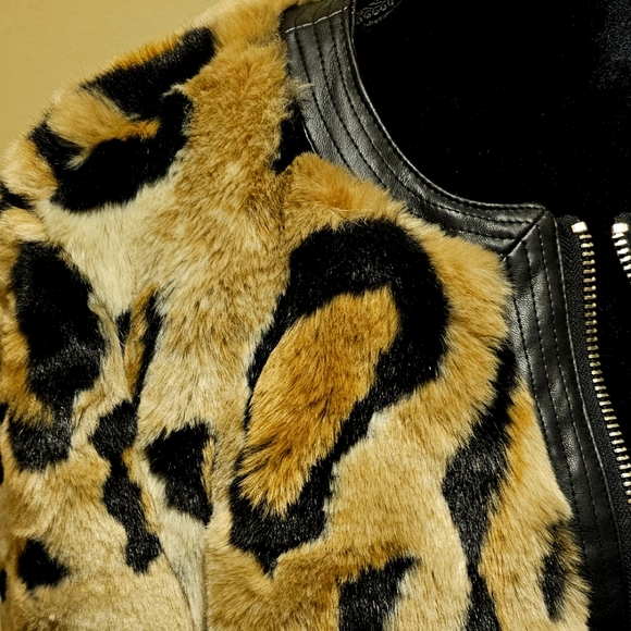 Faux fur animal print jacket - Picture 5 of 15